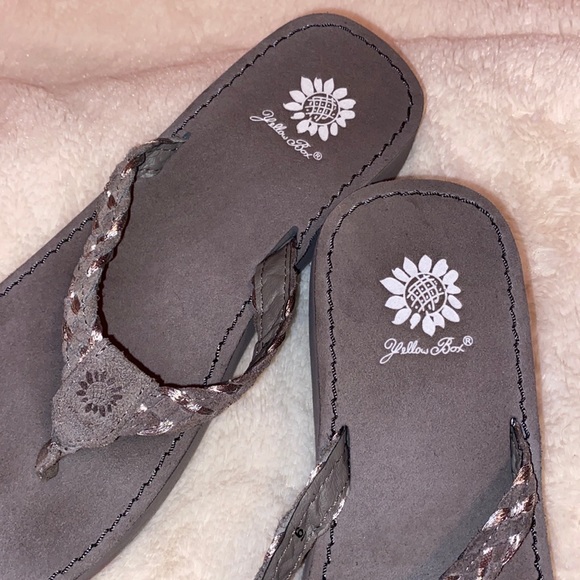 Yellow Box Gray Slide Thong Sandals size 6 - Picture 4 of 7